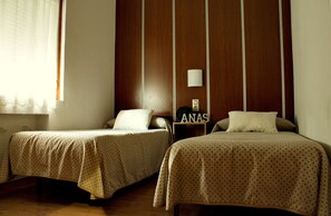 Double or Twin Room | Free WiFi - Hostal Anas (Merida)