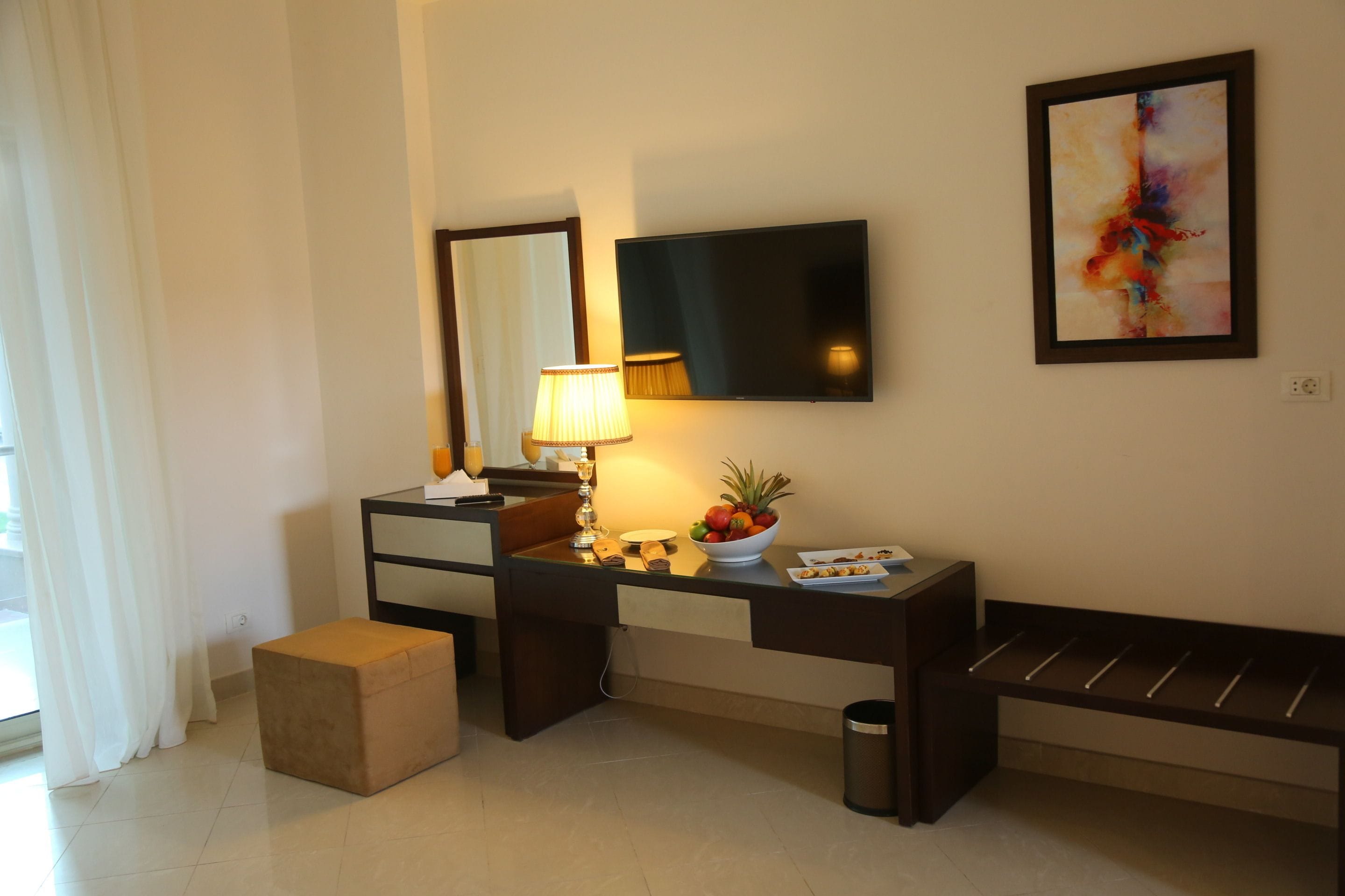 2 bedrooms, minibar, in-room safe, desk