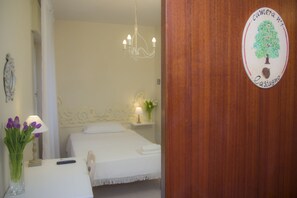 Habitació individual | Escriptori, bressols gratuïts, wifi gratuïta i roba de llit 