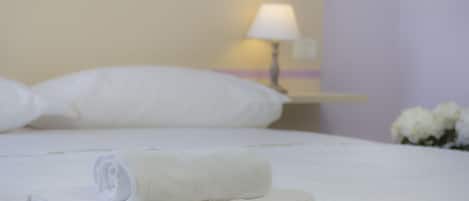 Superior dubbelrum eller tvåbäddsrum | Skrivbord, gratis barnsängar, gratis wi-fi och sängkläder