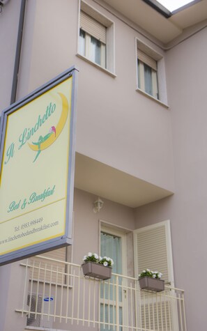 Front of property - Il Linchetto (Lucca)