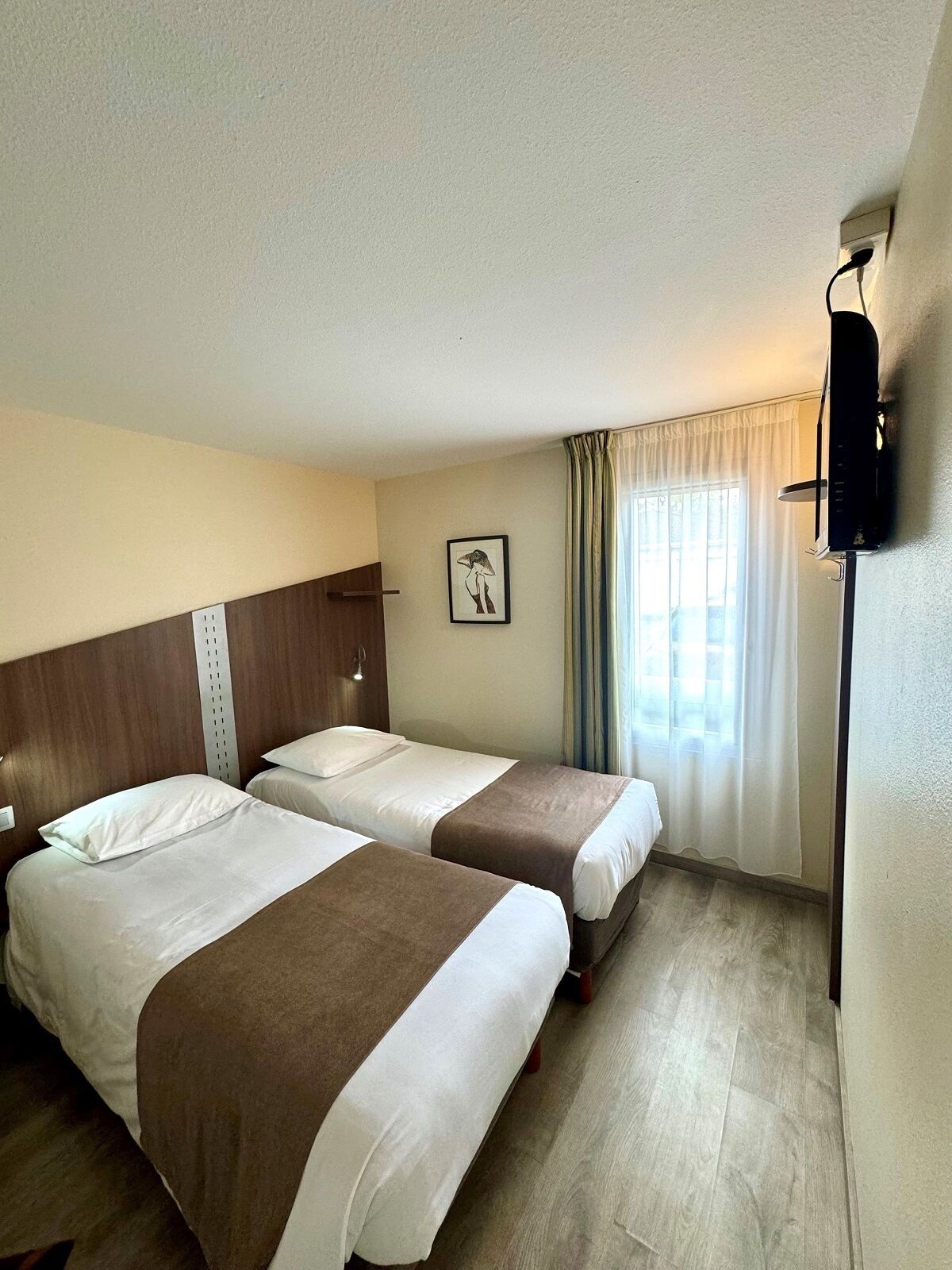 business room | desk, laptop workspace, blackout curtains, soundproofing