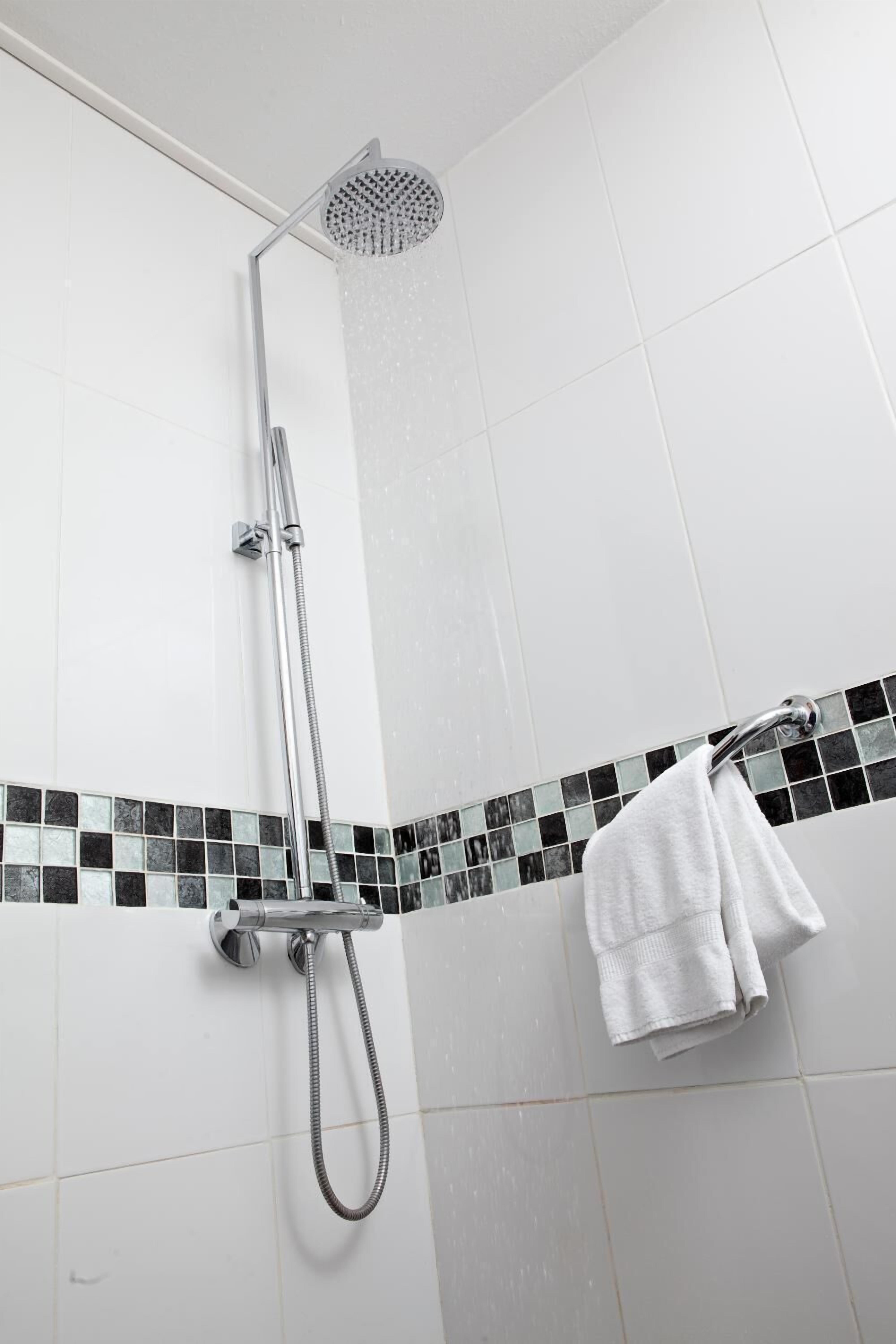 business room | bathroom | eco-friendly toiletries, hair dryer, towels, soap