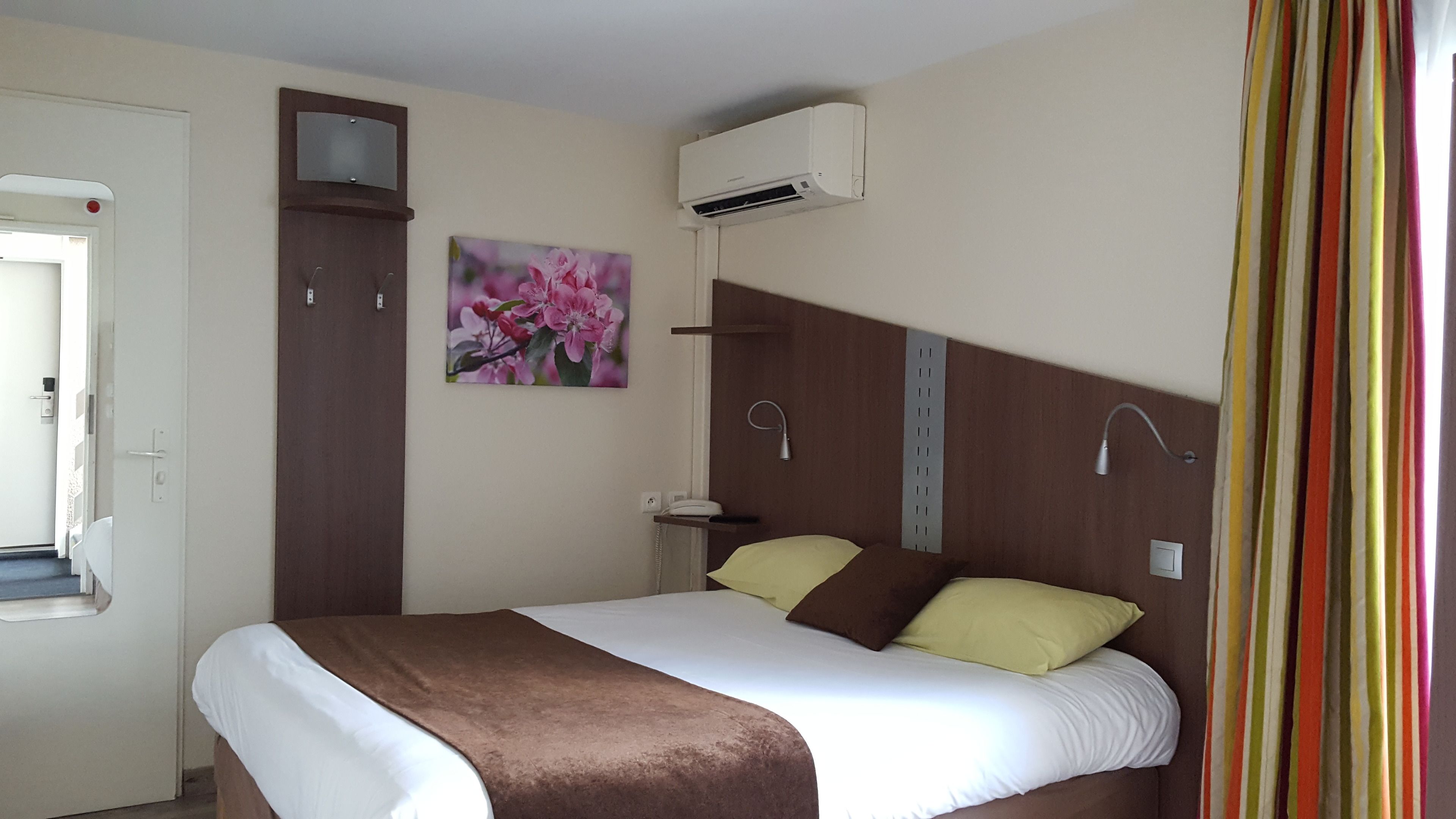 business room | desk, laptop workspace, blackout curtains, soundproofing