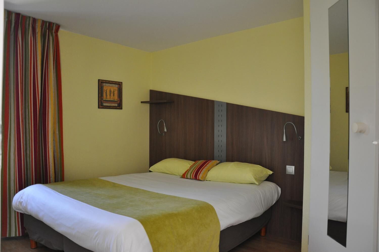 economy double room, 1 bedroom | desk, laptop workspace, blackout curtains, soundproofing