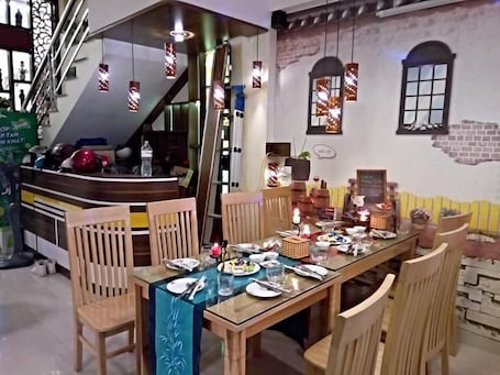 Restaurant. Friendly Home
