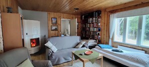 Maison Familiale, 1 chambre, sauna | Salle de séjour | Télévision à écran plat, lecteur de DVD, jouets