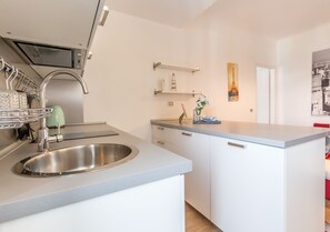 Apartment, 1 Bedroom | Private kitchenette | Full-size fridge, microwave, stovetop, dishwasher - Alessia's Flat - Sarpi 3 (Milan)
