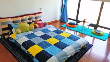 Familien-Suite, 2 Schlafzimmer | Schreibtisch, Verdunkelungsvorhänge, kostenloses WLAN