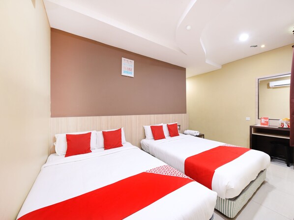 Suite familiar, 2 camas matrimoniales | Escritorio, wifi gratis y ropa de cama 