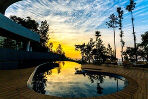 Outdoor pool - Java Rain Resorts (Chikkamagaluru)
