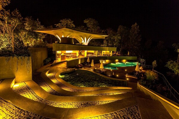 Outdoor pool - Java Rain Resorts (Chikkamagaluru)