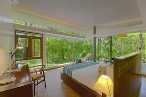 1 bedroom, premium bedding, minibar, in-room safe