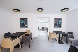 Coin salon dans le hall