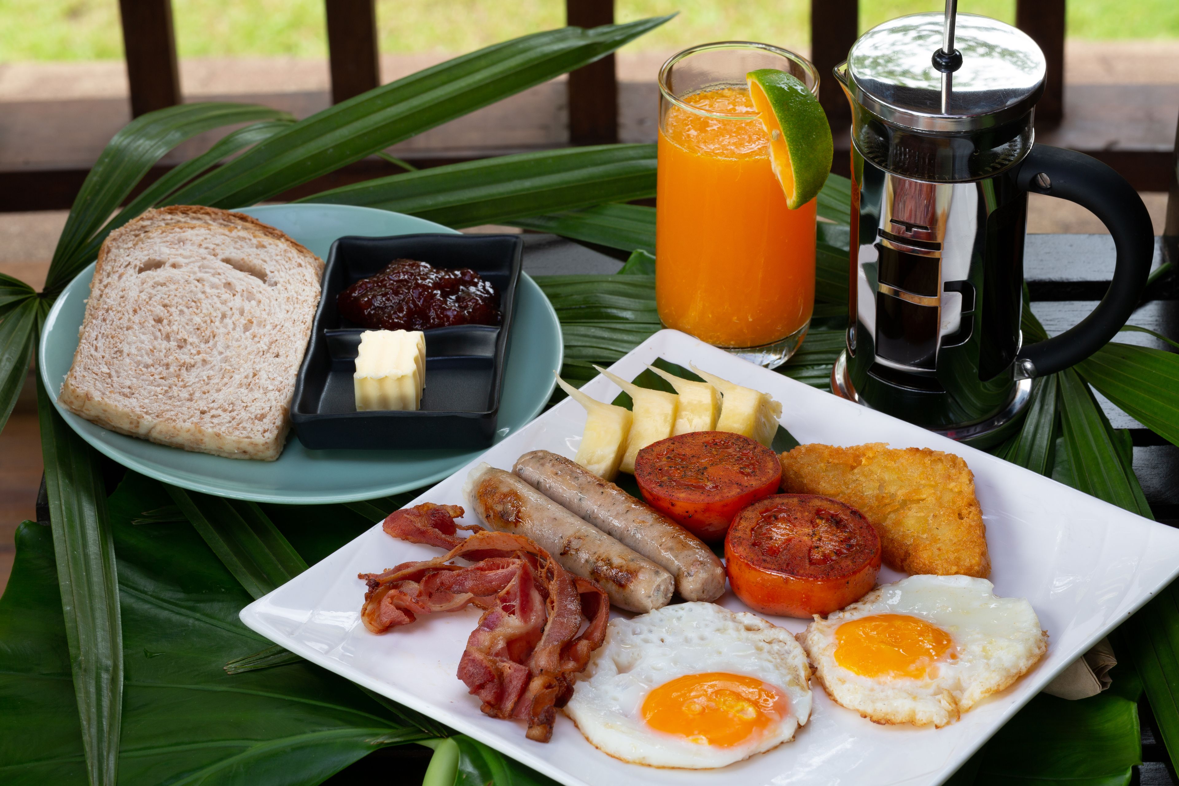 daily cooked-to-order breakfast for a fee