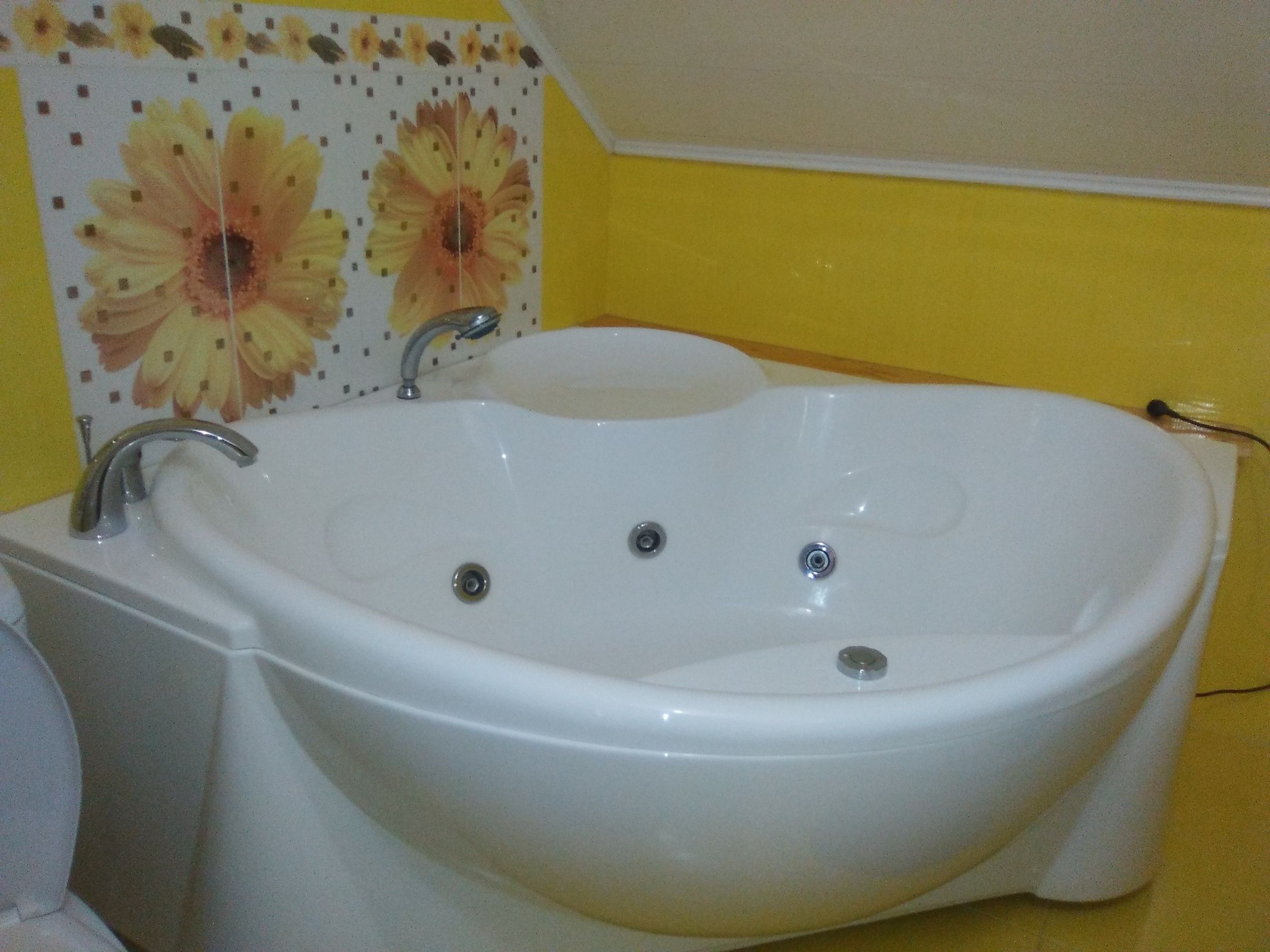 バスアメニティ (無料)、ヘアドライヤー、スリッパ、タオル