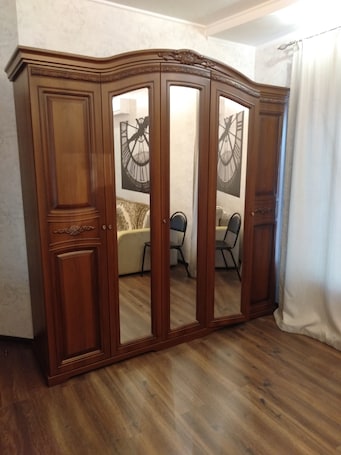 Apartamento Deluxe | Ropa de cama de alta calidad, edredones de plumas, decoración individual. Apartments Galactika