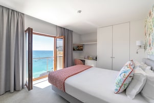Double Room, Sea View | Minibar, individually decorated, individually furnished, free WiFi