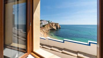 Chambre Familiale, balcon, vue mer | Vue sur la plage/l’océan