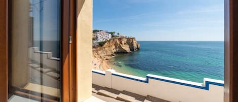 Camera familiare, balcone, vista mare | Vista spiaggia/mare