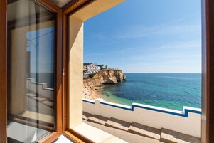 Quarto família, sacada, vista para o mar | Vista para praia/oceano