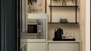 ROOM 10 Premium Double, Ensuite with Kitchenette | Seterika/papan seterika, Wi-fi percuma, cadar katil