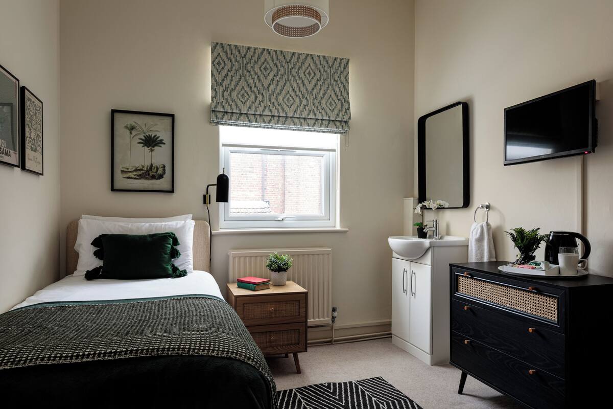ROOM 1 Single Private Bathroom | Een strijkplank/strijkijzer, gratis wifi, beddengoed