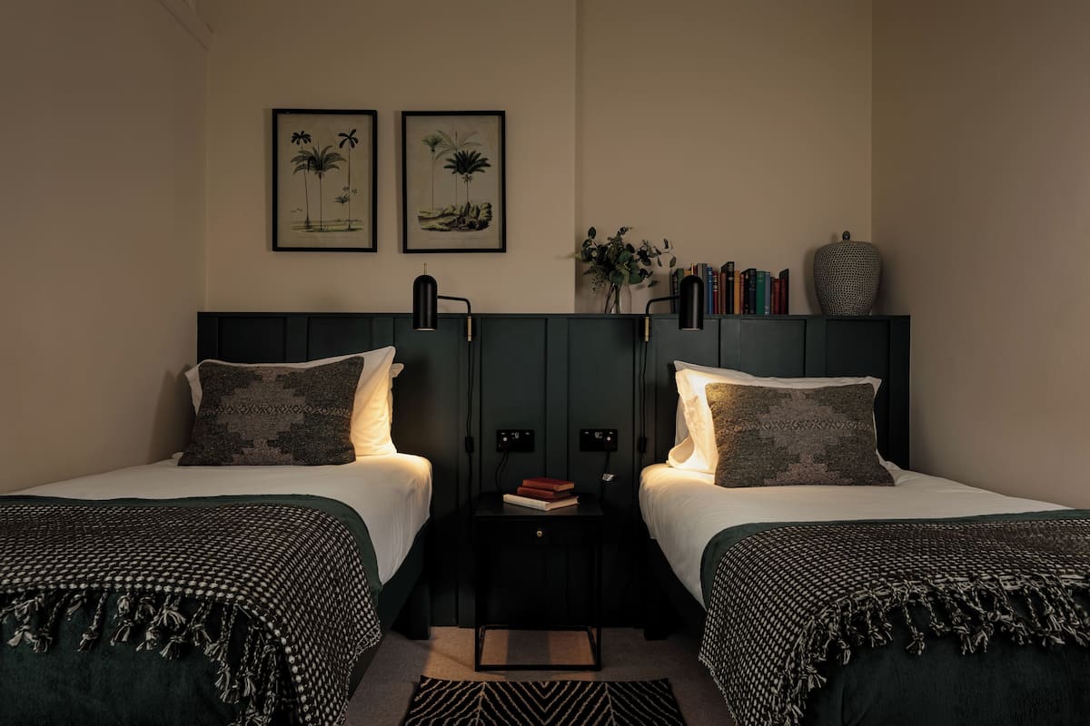 ROOM 4 Twin Ensuite | Een strijkplank/strijkijzer, gratis wifi, beddengoed