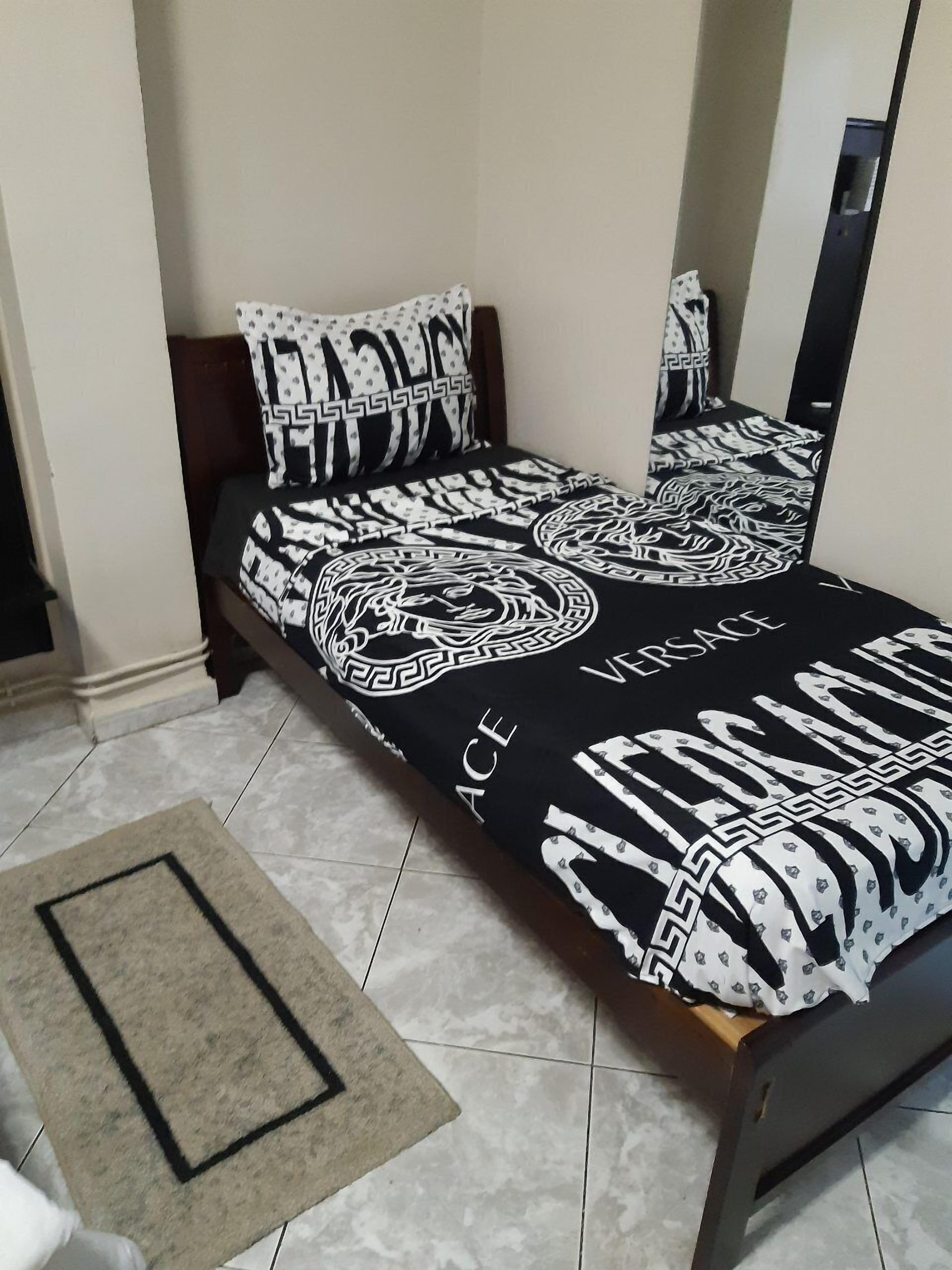 Habitación triple estándar | Escritorio, cortinas opacas, camas supletorias y wifi gratis