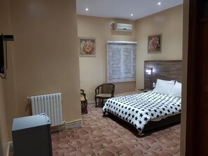 Standard Triple Room | Desk, blackout curtains, rollaway beds, free WiFi - Hotel Ikram Oran (Oran)
