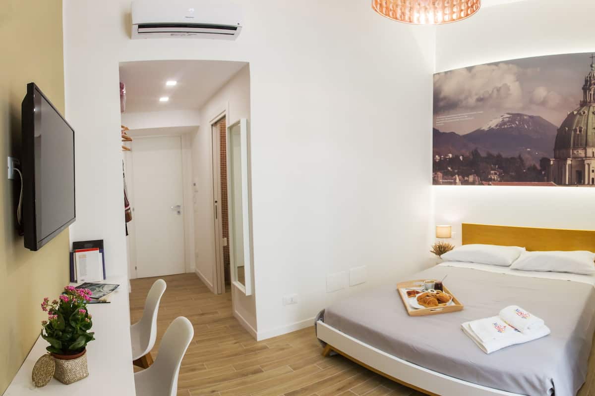 Premium bedding, minibar, in-room safe, desk