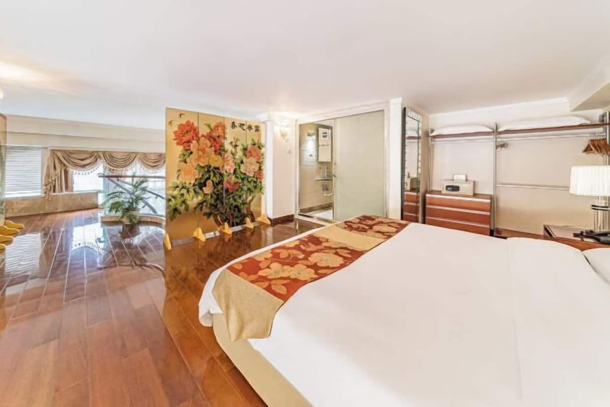 Frigobar, cofres nos quartos, escrivaninha, cortinas blackout