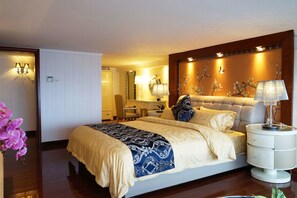 Minibar, in-room safe, desk, blackout drapes