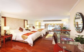 迷你吧、客房內保險箱、書桌、遮光布/窗簾