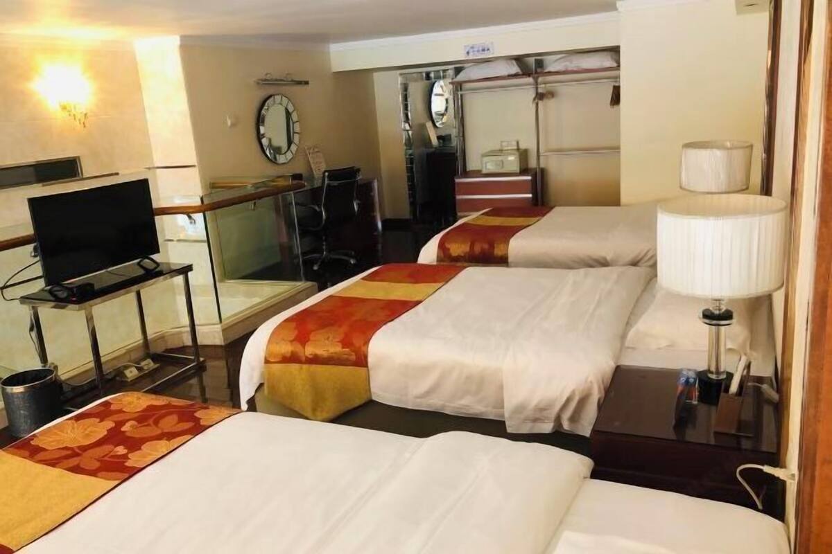 Frigobar, cofres nos quartos, escrivaninha, cortinas blackout