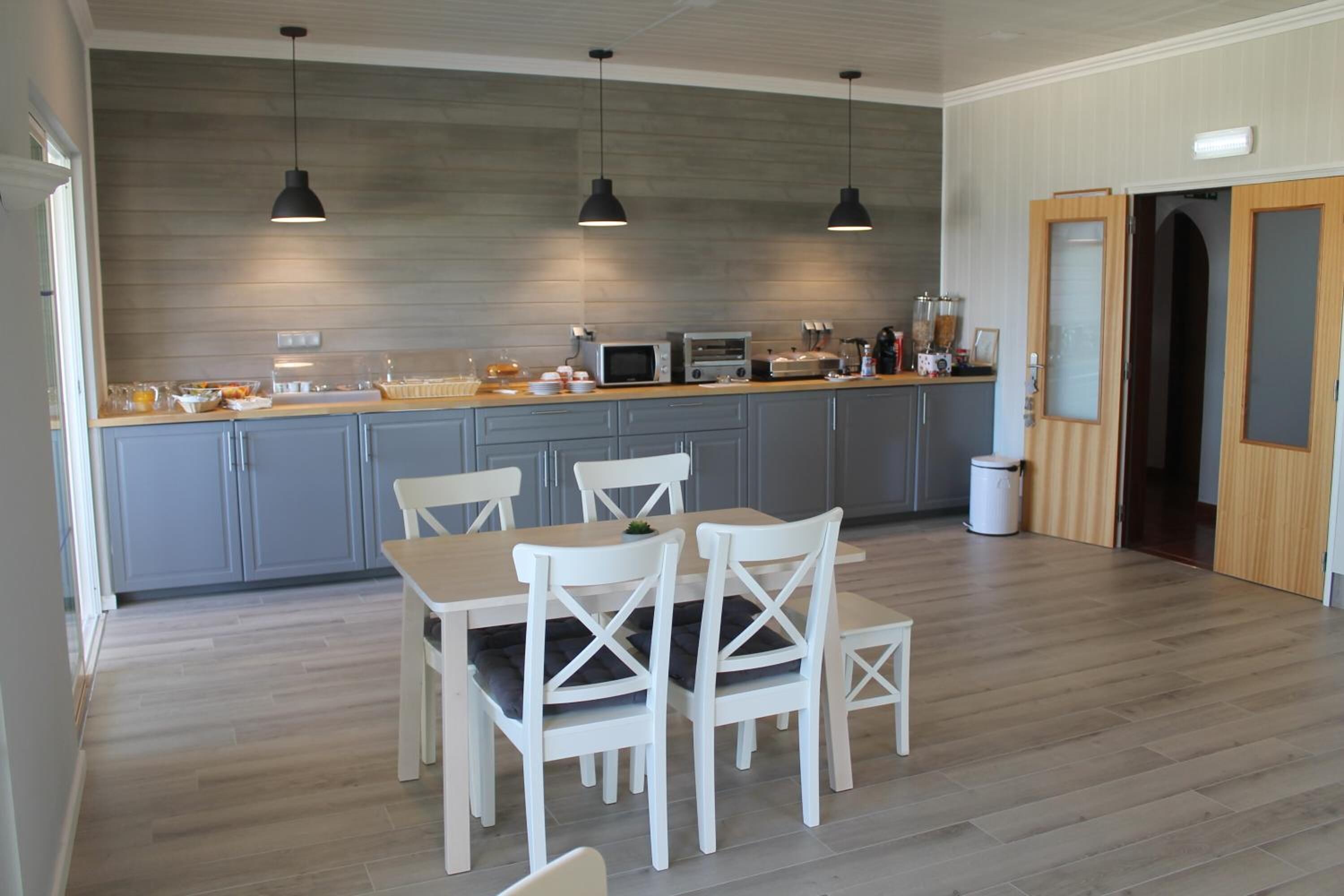 Fridge, coffee/tea maker, electric kettle