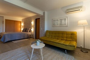 Premium bedding, minibar, in-room safe, blackout curtains - Welwitshia guest house (Lagoa)