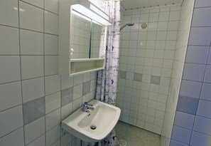 Cabin (Bävern) | Bathroom | Shower, towels