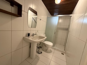 Room 6 | Desk, iron/ironing board, free WiFi, bed sheets - Kalidna (Bozcaada)