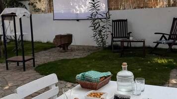 Breakfast and dinner served, Turkish cuisine