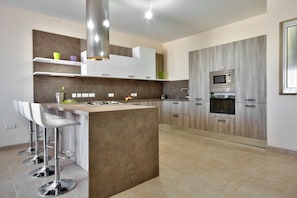 Comfort Apartment, 2 Bedrooms, 2 Bathrooms | Living room