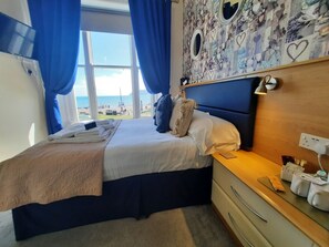 Nr.2 - Cosy Double 1st Floor with Seaview | Bureau, fer et planche à repasser, Wi-Fi gratuit, draps fournis