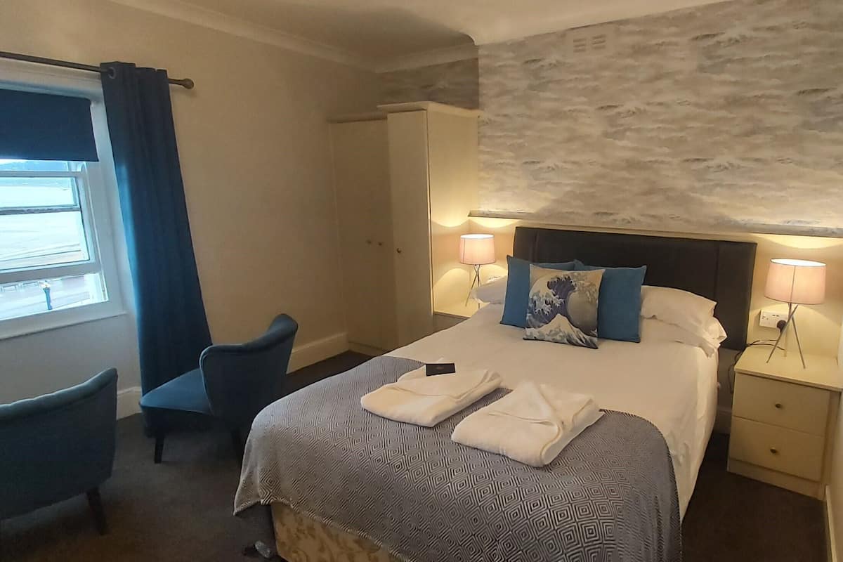 Nr.9/10 - Family Suite 3rd Floor (Double and Twin Room) with Seaview | Desk, iron/ironing board, free WiFi, bed sheets