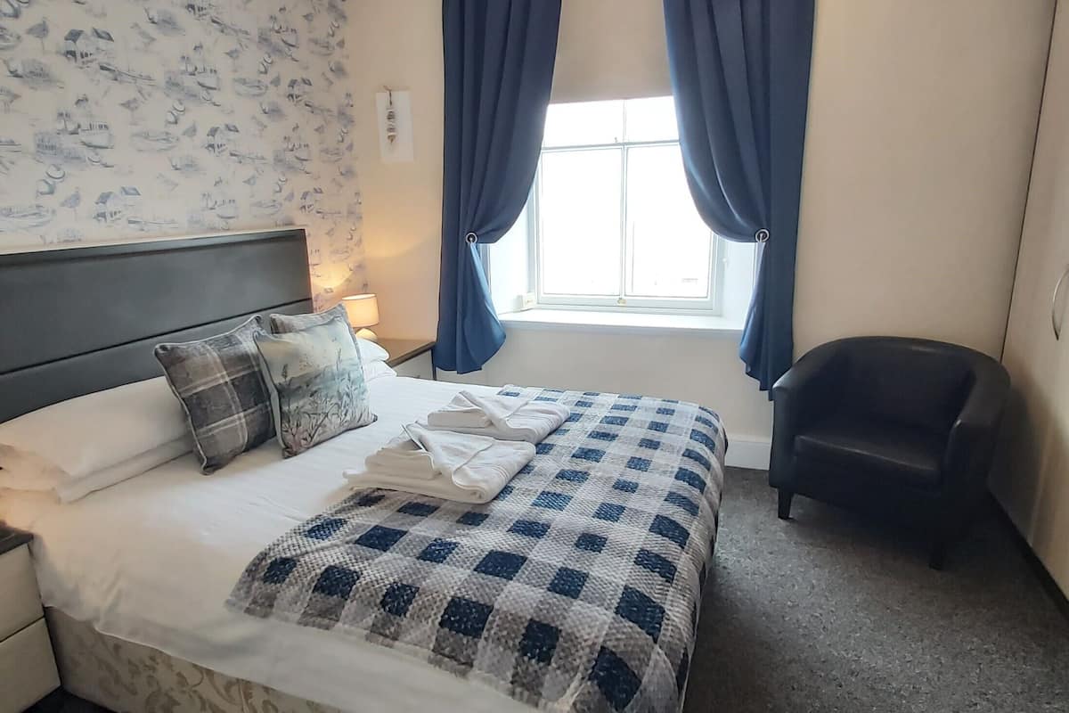 Nr.7 - Double 2nd Floor with Seaview | Desk, iron/ironing board, free WiFi, bed sheets