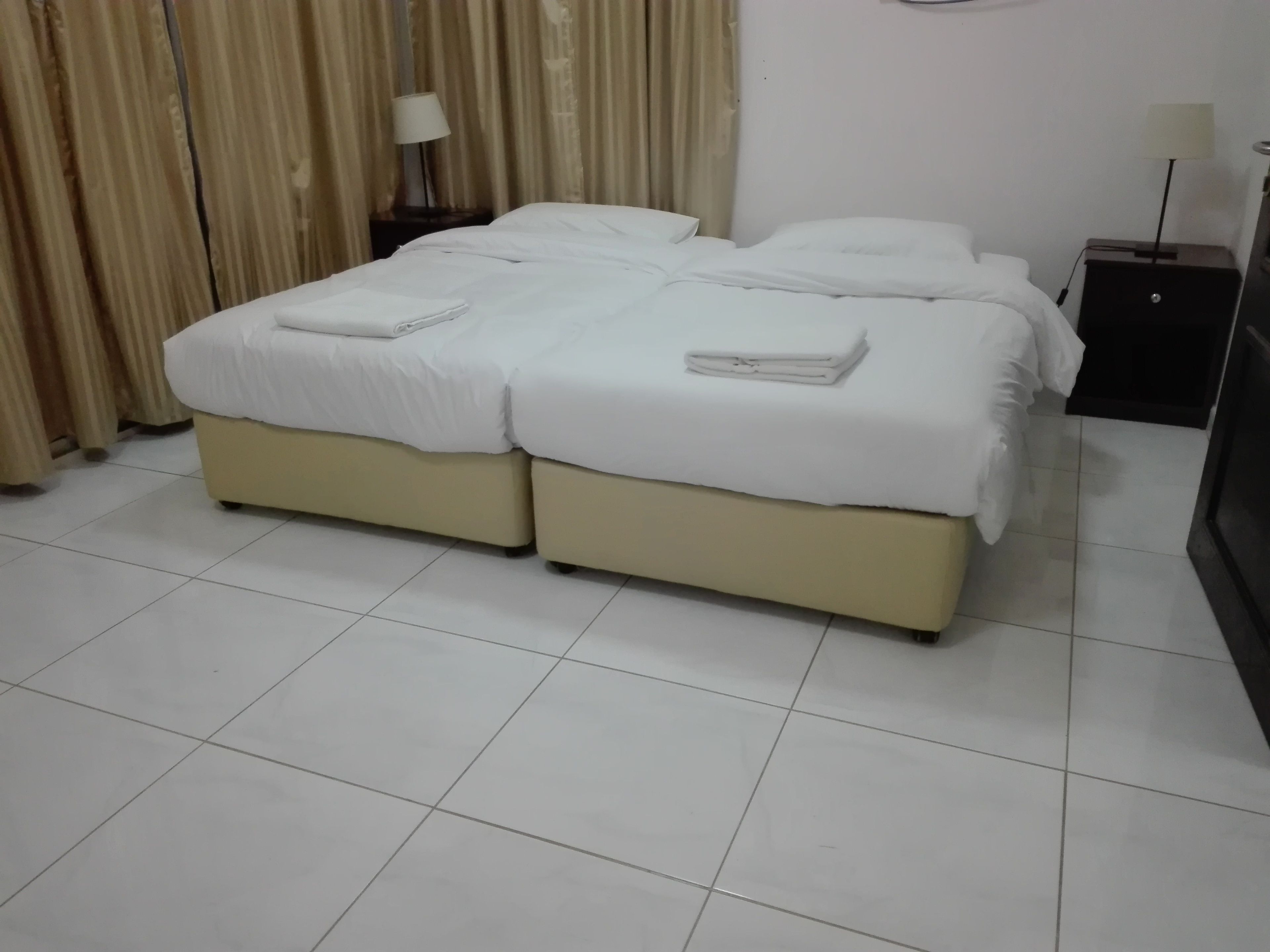 客房内保险箱、熨斗/熨衣板、免费 WiFi