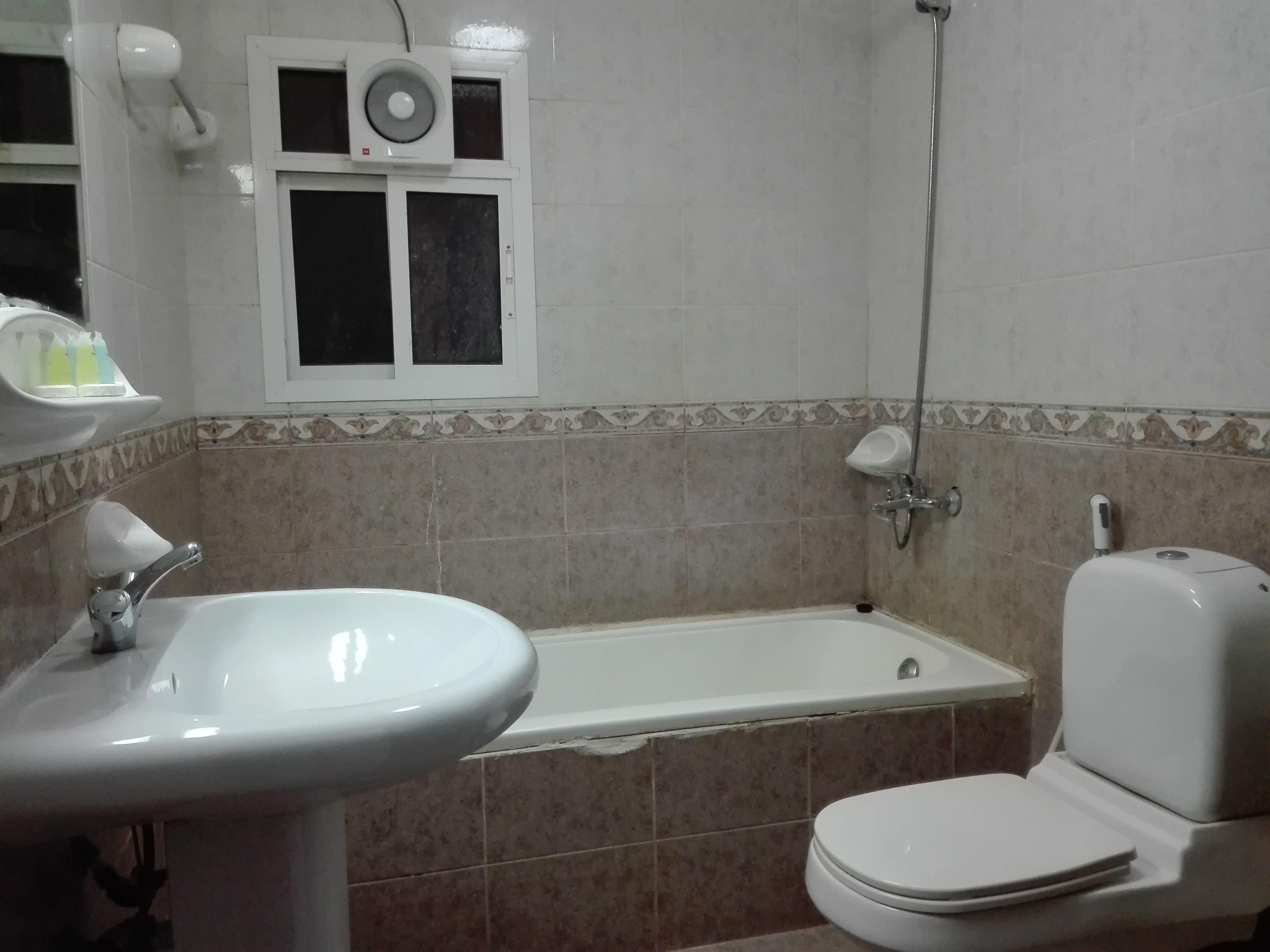 deep-soaking bathtub, free toiletries, hair dryer, towels