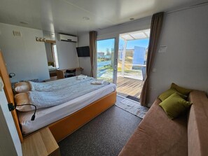 Blackout curtains, soundproofing, iron/ironing board, free WiFi - Villa Björkhagen (Jonkoping)