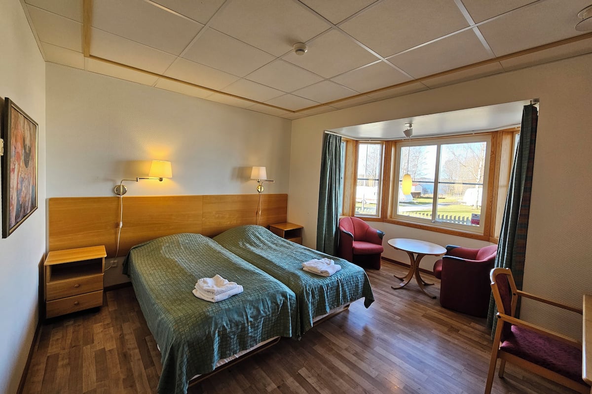 Twin Room | 1 bedroom, blackout drapes, soundproofing, iron/ironing board