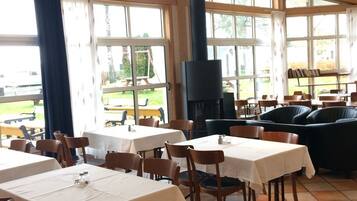 Abendessen, lokale und internationale Küche