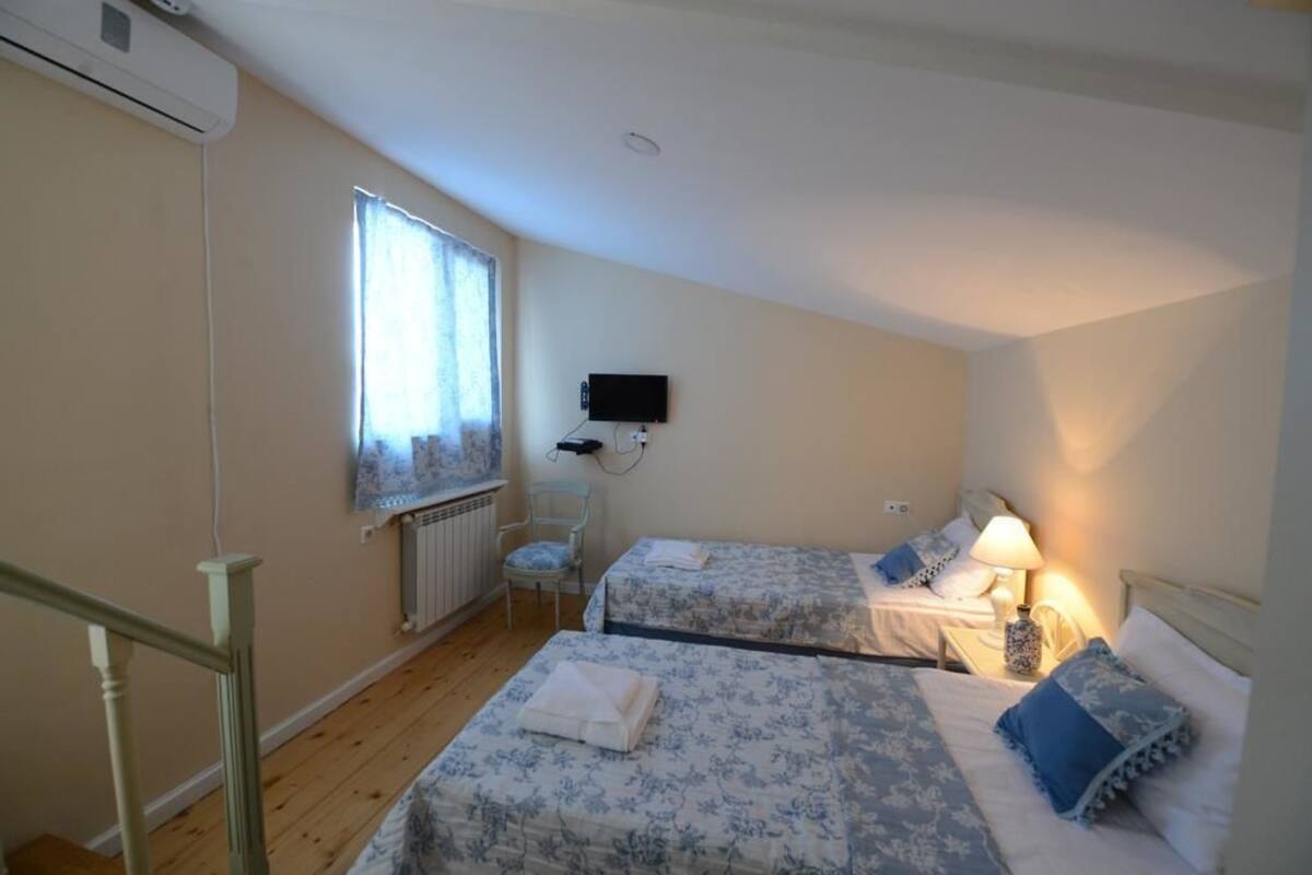 Basic Twin Room | Premium bedding, in-room safe, desk, soundproofing
